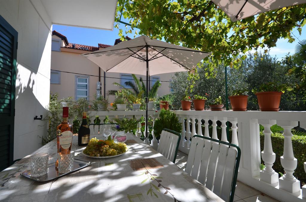 Apartments Branko Vodice Exterior photo